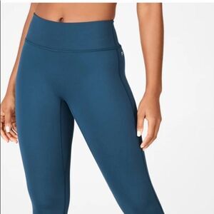 Fabletics Trinity High Waisted, Pocket Legging Short, Xxl 14/16